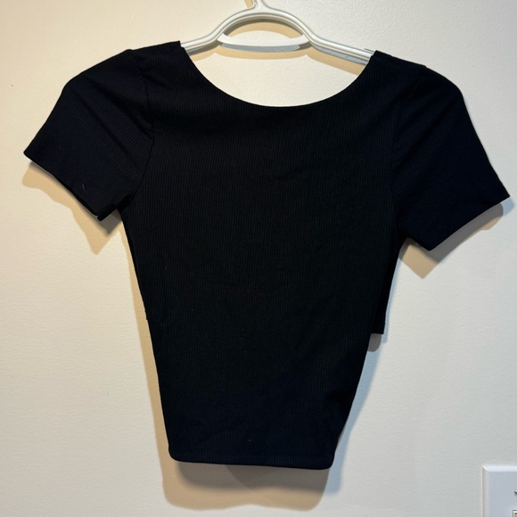 Hollister Tops - Hollister Twist Back Crop Seamless top